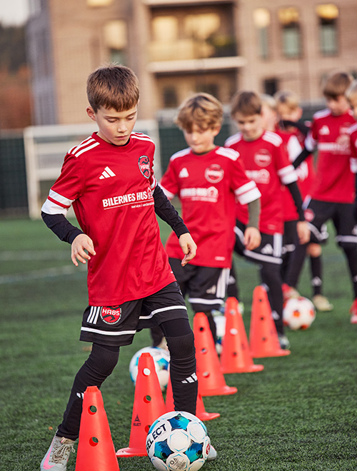 DYRK GL&AElig;DEN: Styrk din klub med spillet&oslash;j og udstyr